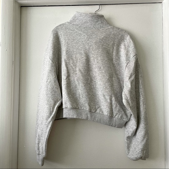 H&M Cropped California Sweatshirt NWT - Picture 2 of 4